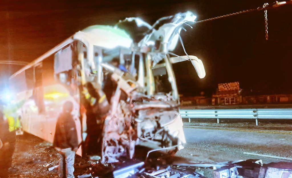 Al menos 39 heridos tras volcadura y choque en la México-Puebla