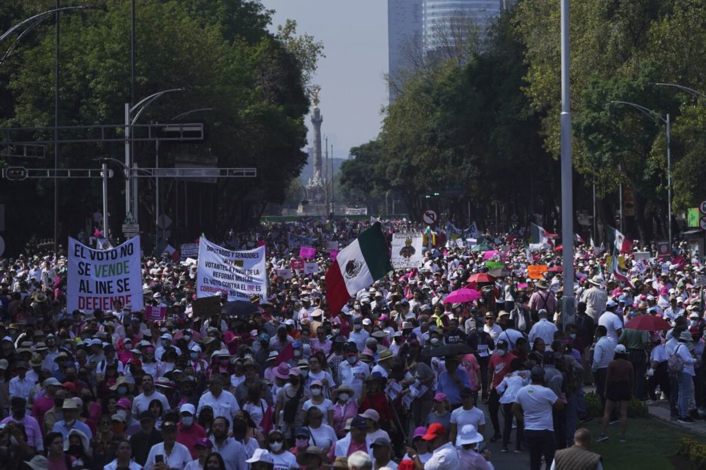 Más de 500 mil personas firman petición contra Reforma electoral