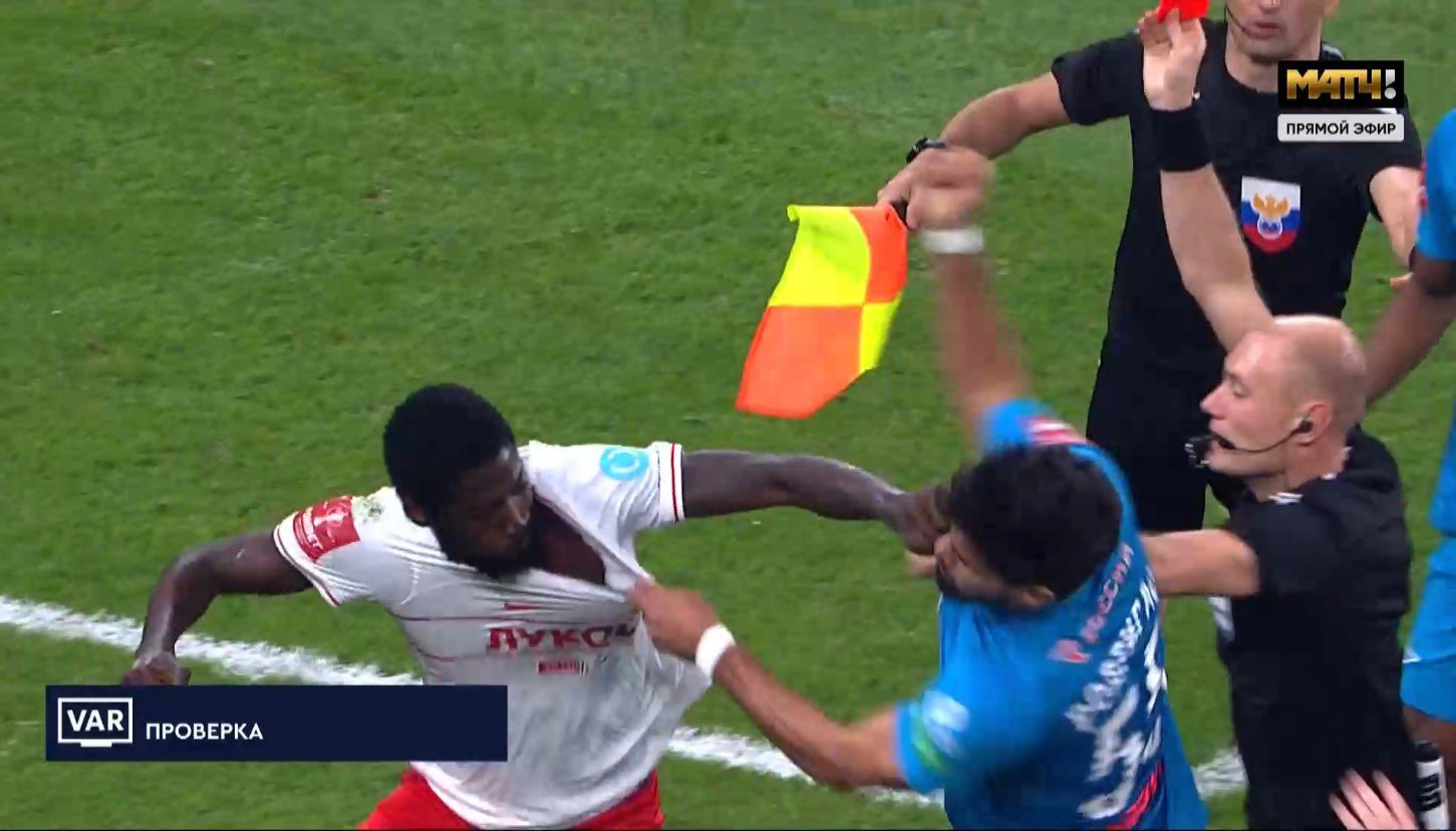 Batalla campal en partido en Rusia deja seis futbolistas expulsados #VIDEO