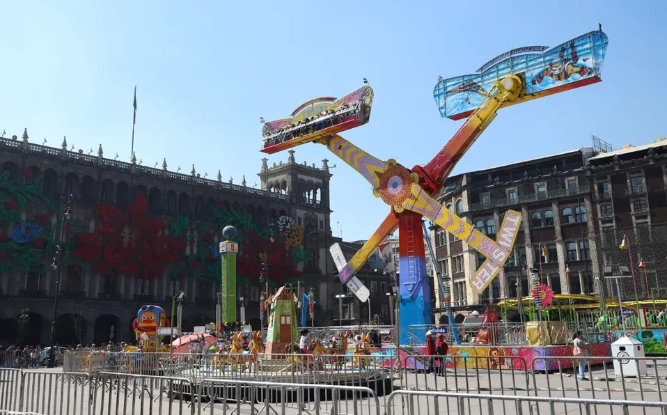 Regresa la verbena navideña al Zócalo de la CDMX