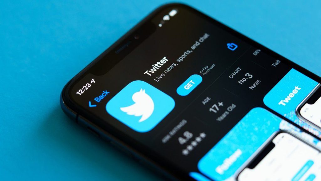 Apple amenaza con eliminar a Twitter de la App Store