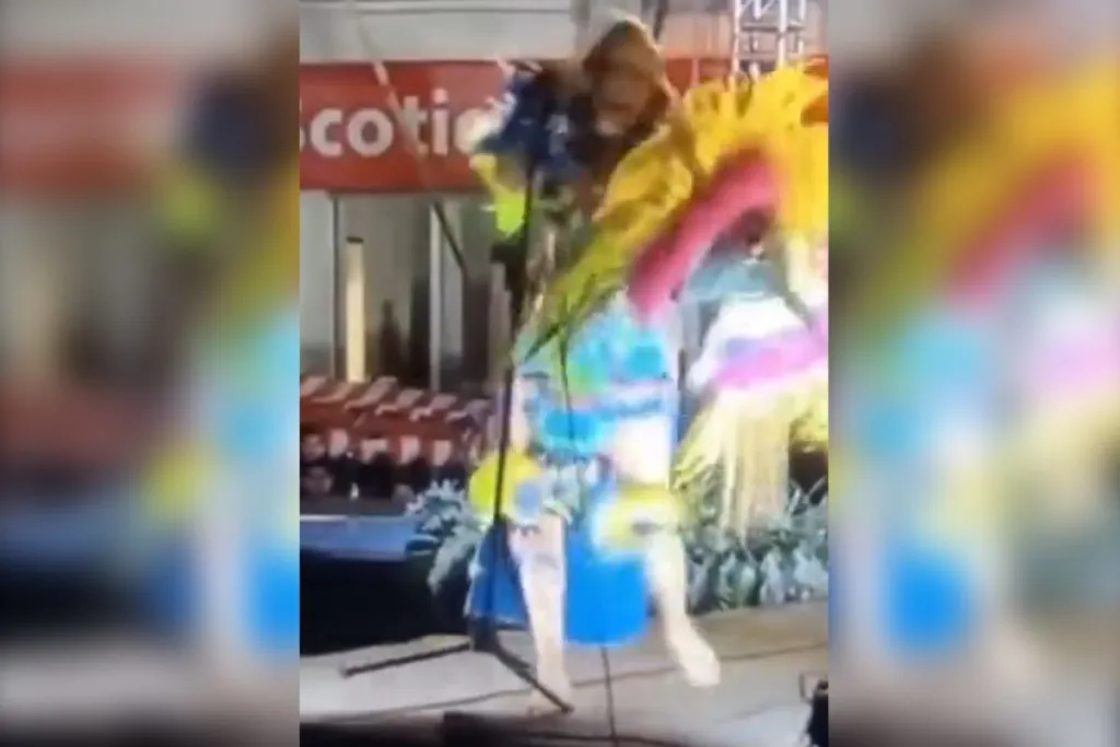 Concursante de Señorita Sahuayo, en Michoacán, se electrocuta en pleno certamen de belleza #VIDEO