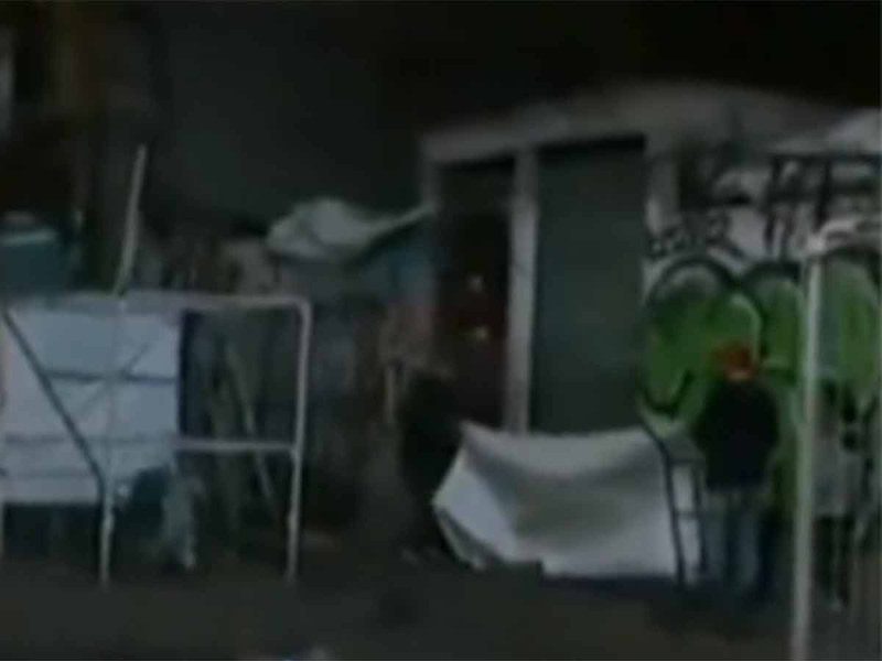 Con un palo, exreo mata a golpes a un hombre en situación de calle en CDMX