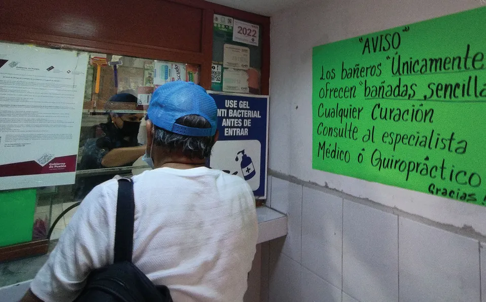 Hombre queda paralizado tras masaje en baños de vapor en Puebla