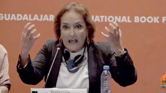 Abuchean a Patricia Armendáriz en la FIL Guadalajara por hablar de AMLO #VIDEO