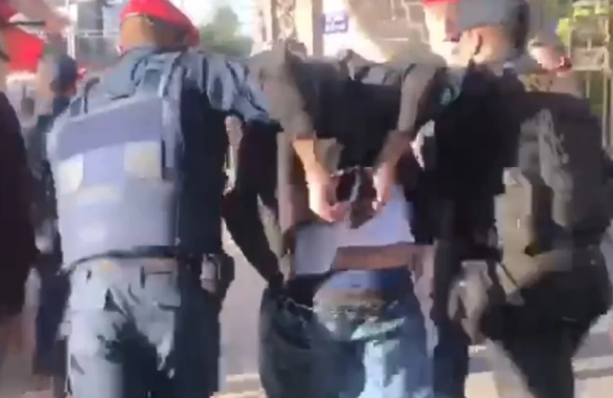 Hombre resulta herido tras defender a mujer de asalto en Metro Hidalgo #VIDEOS