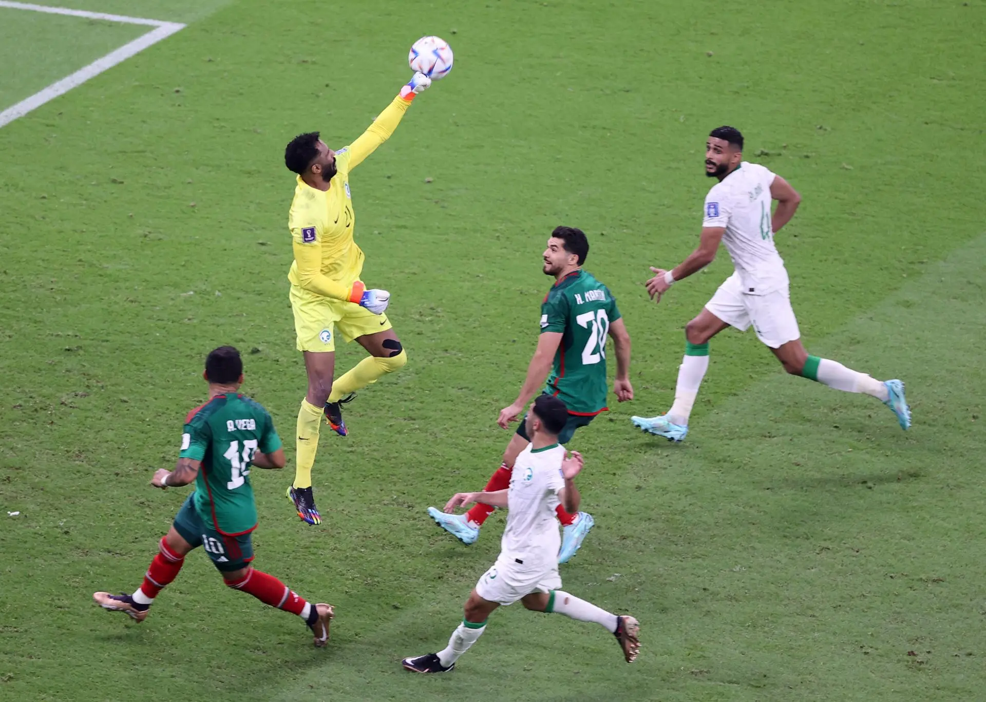México abre el marcador 2-0 contra Arabia Saudita en el segundo tiempo