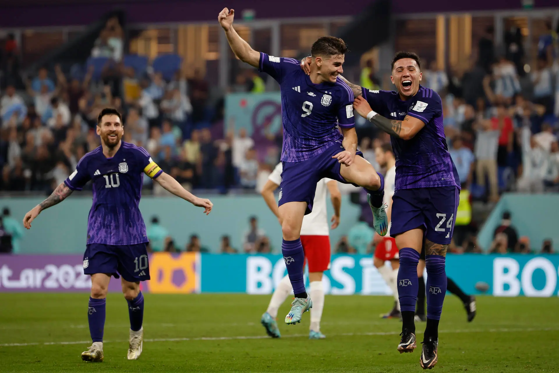 Argentina vence a Polonia 2-0 y avanza a octavos de final