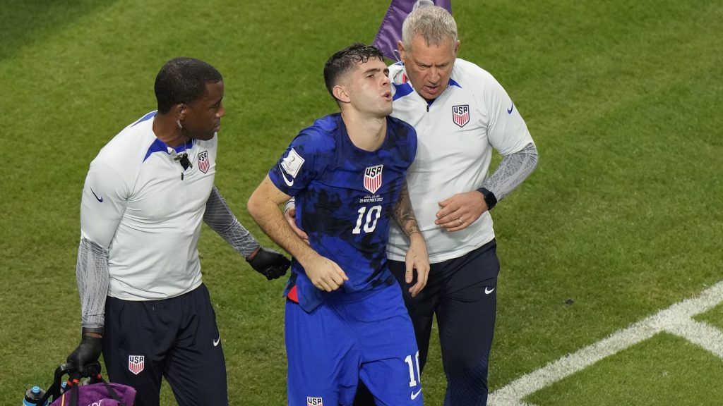 Christian Pulisic, jugador de EU, termina en el hospital tras triunfo ante Irán