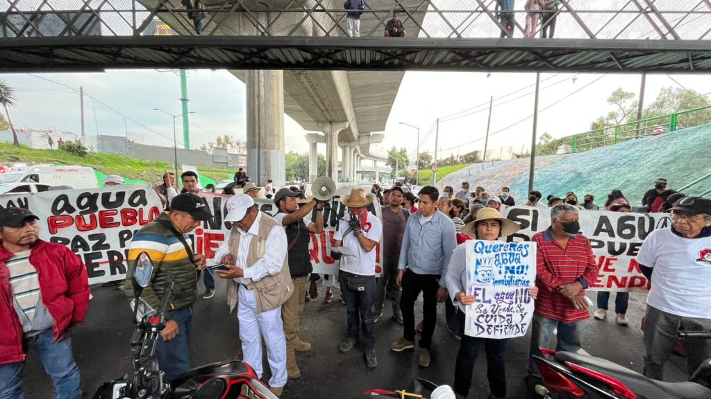 Manifestantes bloquean Tlalpan por desabasto de agua