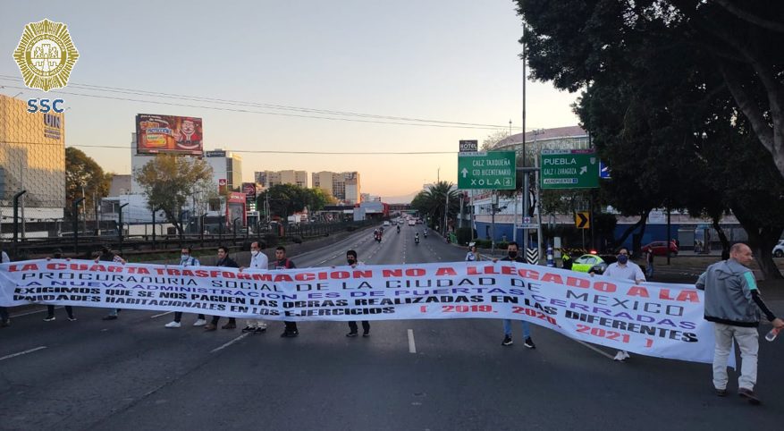Manifestantes bloquean Viaducto y calzada de Tlalpan