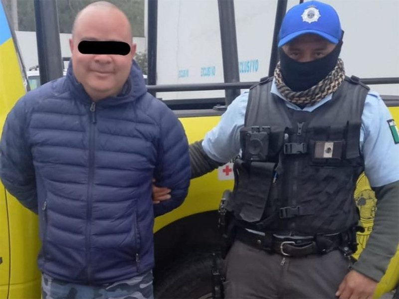 No alcanza ofertas del Buen Fin y golpea a su pareja afuera de plaza comercial