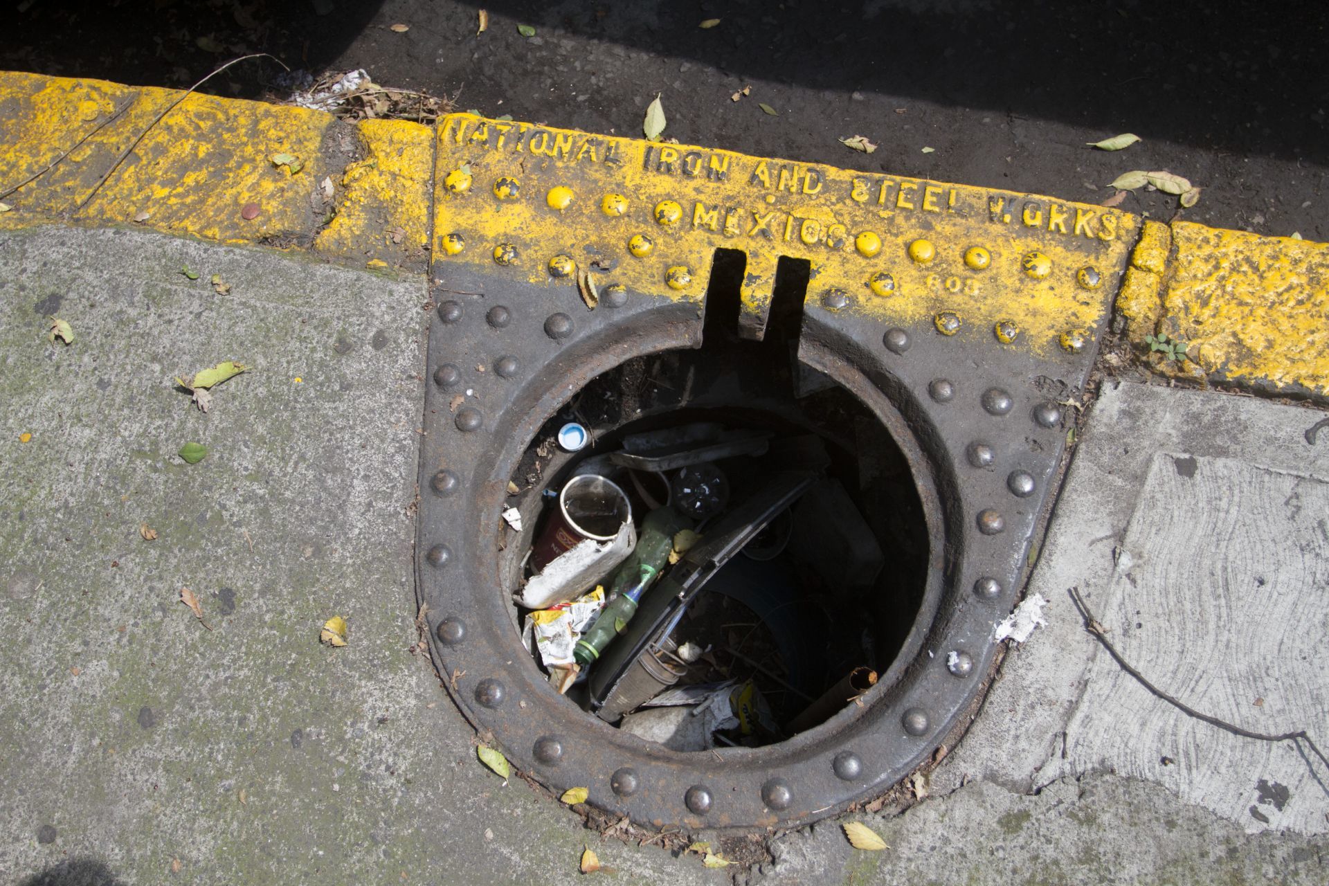 Robos de tapas de coladeras en la CDMX