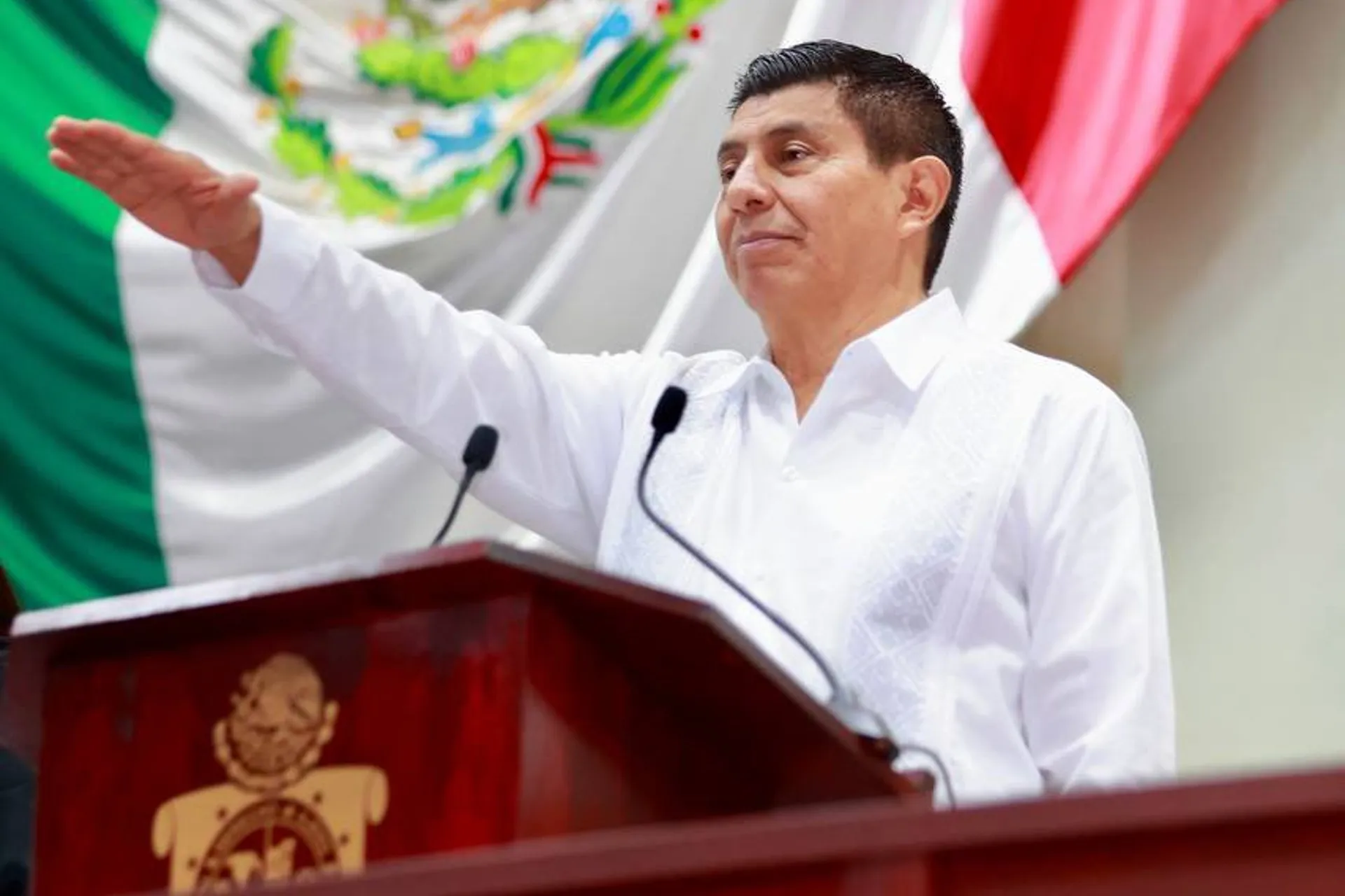 El morenista Salomón Jara toma protesta como gobernador de Oaxaca