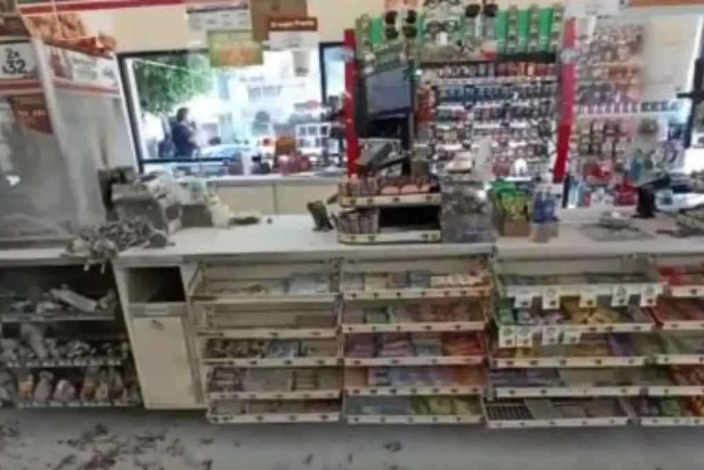 Hombre quema dos tiendas 7-Eleven en Guadalajara por ser despedido