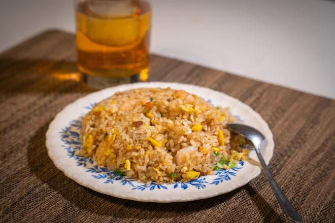 Le amputan las piernas a joven tras comer sobras de comida del día anterior