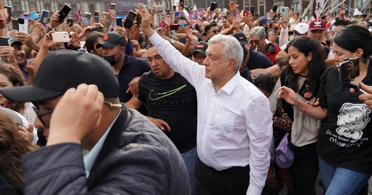 AMLO pide pruebas sobre denuncias de acarreo en marcha 27N