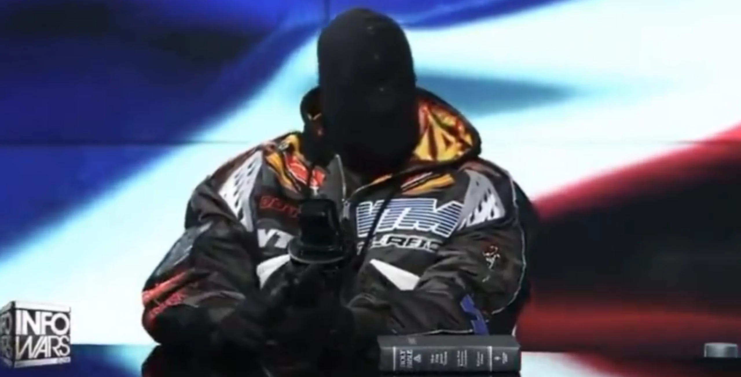 Kanye West alaba a Hitler y le vuelven a suspender su cuenta de Twitter