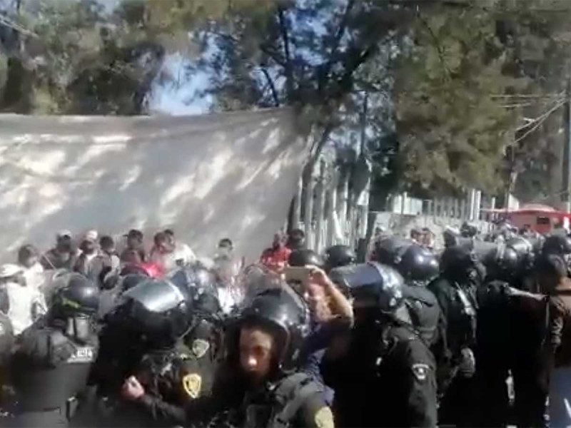 Se registra conato de riña entre manifestantes y policías en Xochimilco