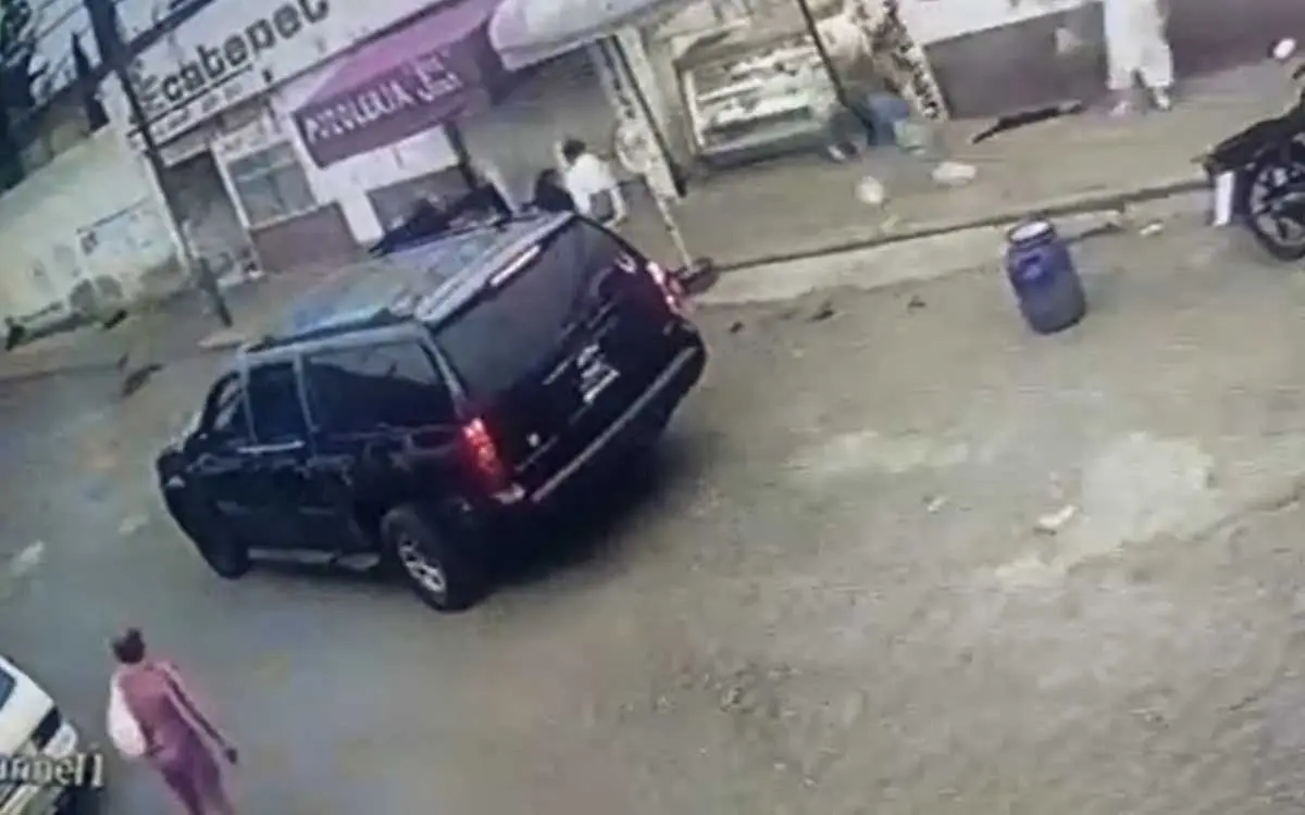 Tras golpiza, caen asaltantes que robaban en camioneta en Ecatepec #VIDEO