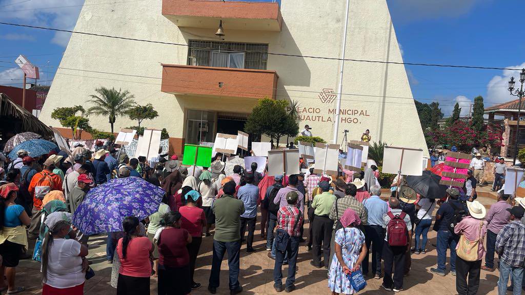Pobladores de Huautla, Hidalgo, toman la presidencia y exigen desaparición de poderes municipales
