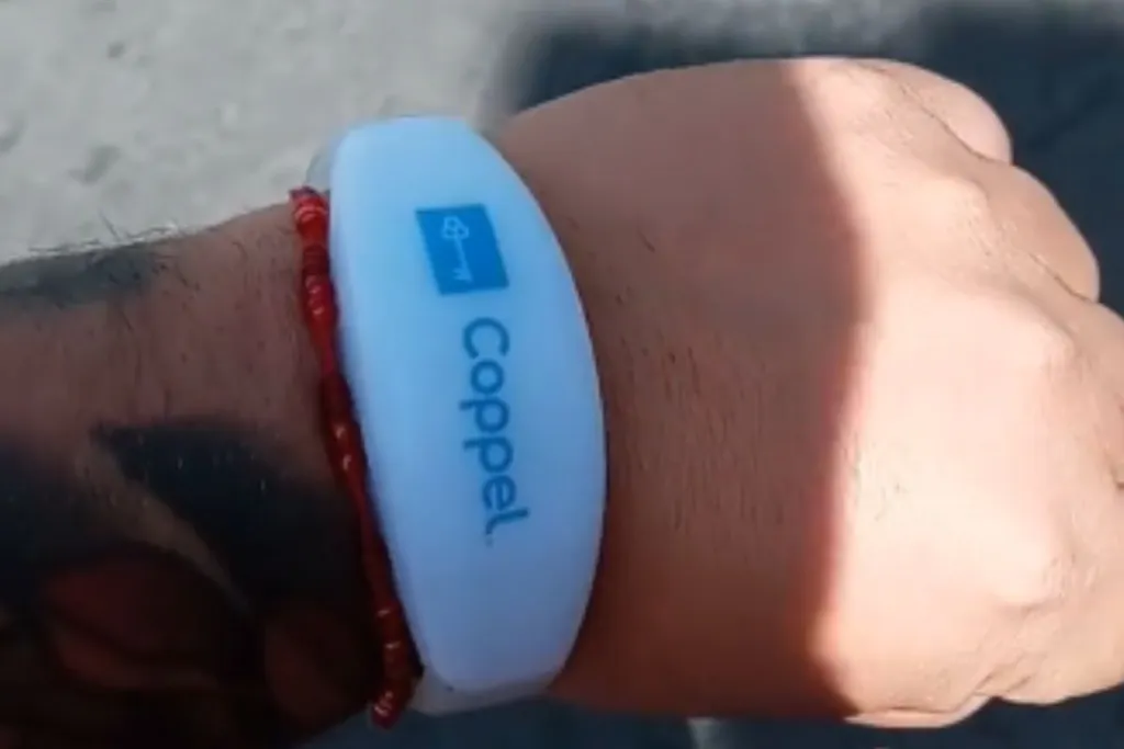 Viralizan supuesto brazalete para localizar a deudores de Coppel