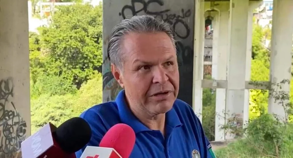 Cesan a Coordinador de Protección Civil de Cuernavaca tras #VIDEO presuntamente inhalando droga