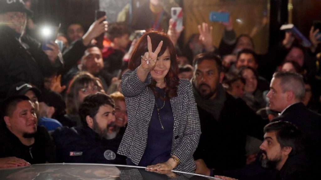 Condenan a 6 años de prisión a Cristina Kirchner, expresidenta y vicepresidenta de Argentina