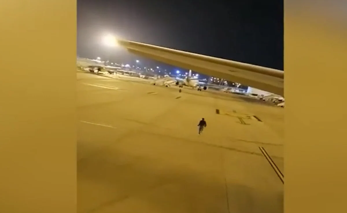 Mujer finge parto para que avión aterrice de emergencia en Barcelona y migrantes huyan