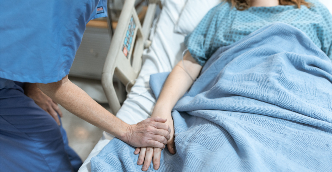 Mujer desconecta respirador de compañera de cuarto porque le molestaba el ruido