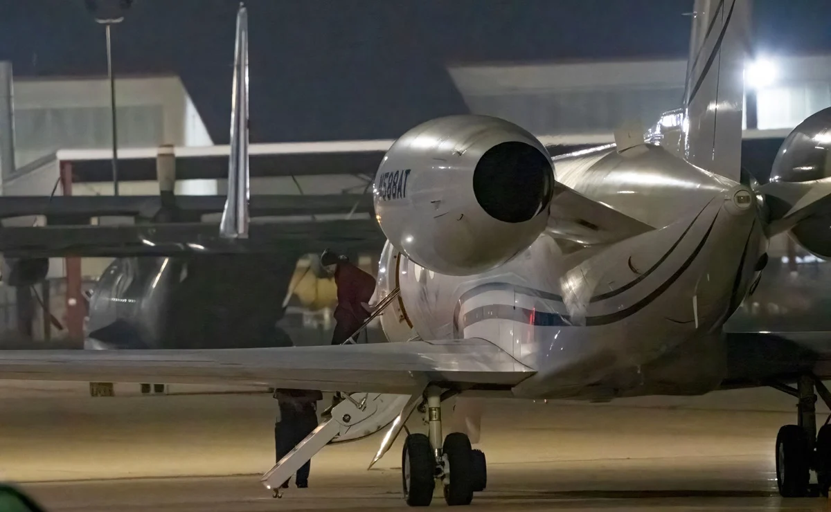 Tras ser liberada de Rusia, la basquetbolista Brittney Griner aterriza en EE.UU.