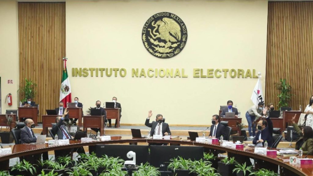 Plan B de Reforma electoral cancela comicios libres y confiables: exconsejeros electorales