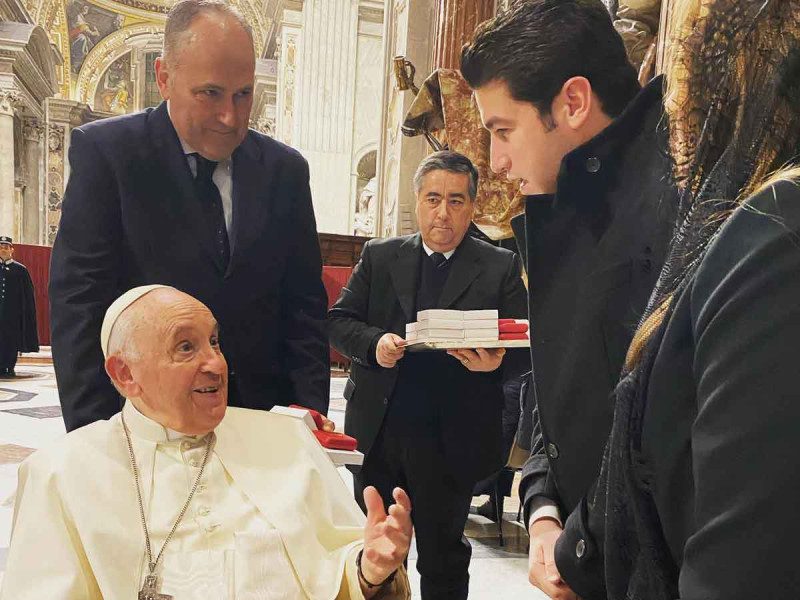 Samuel García se reúne con el Papa Francisco en El Vaticano