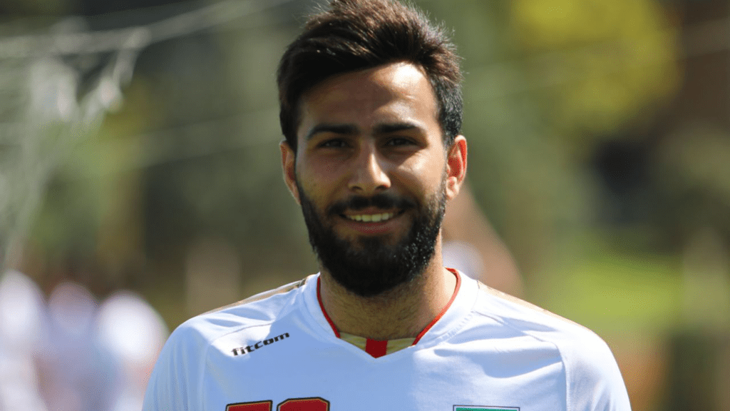 Futbolista iraní es condenado a muerte por apoyo a mujeres