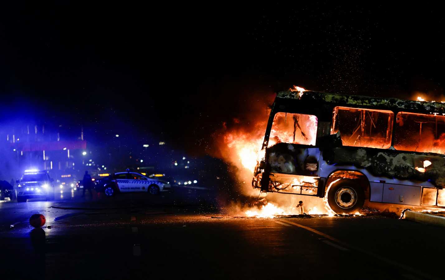 Simpatizantes de Bolsonaro atacan cuartel de policía y provocan disturbios