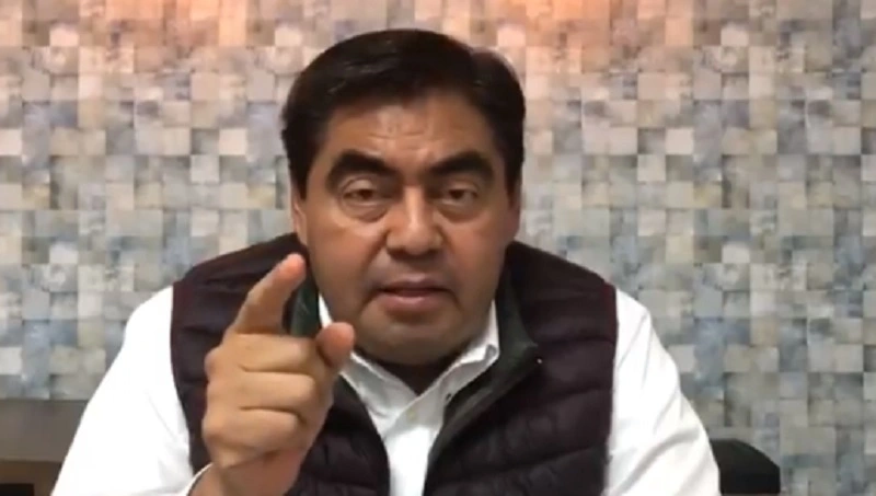 Reportan estable y "sin complicaciones" a Miguel Barbosa tras rumores sobre hospitalización