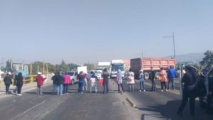 Pobladores bloquean la México-Pachuca por falta de agua