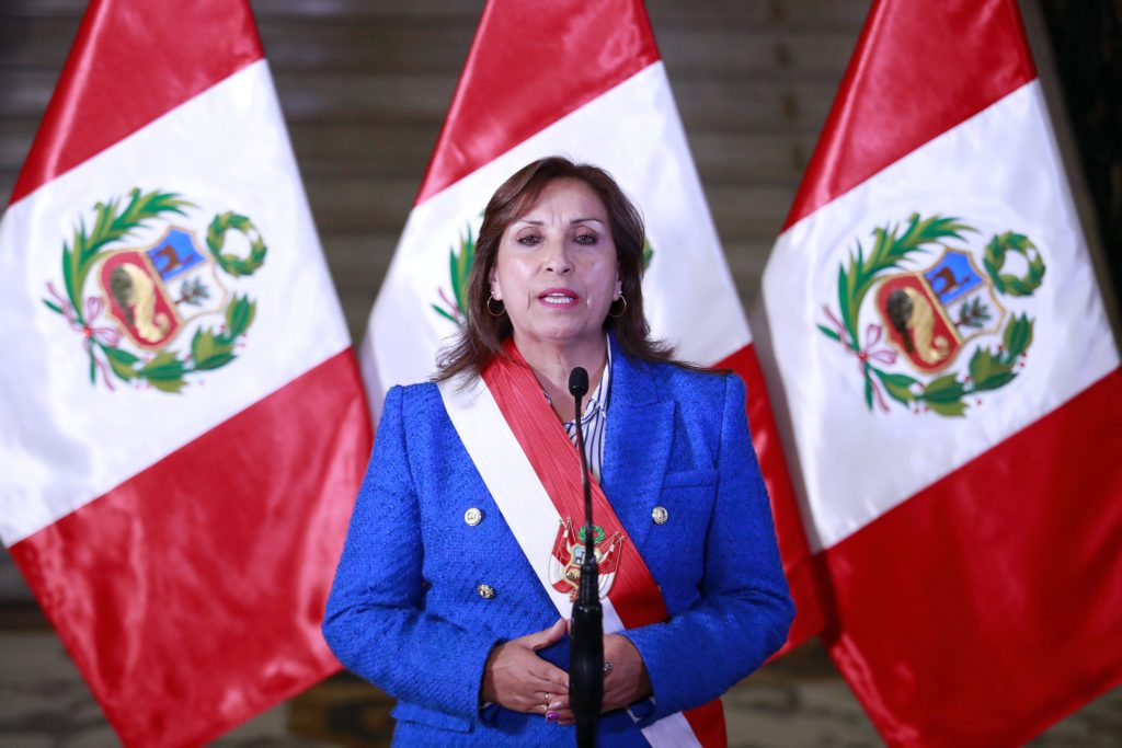 Dina Boluarte plantea adelantar elecciones a diciembre de 2023