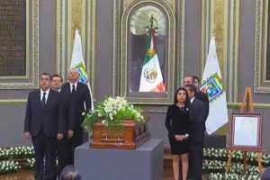 Congreso de Puebla rinde homenaje póstumo al gobernador Miguel Barbosa