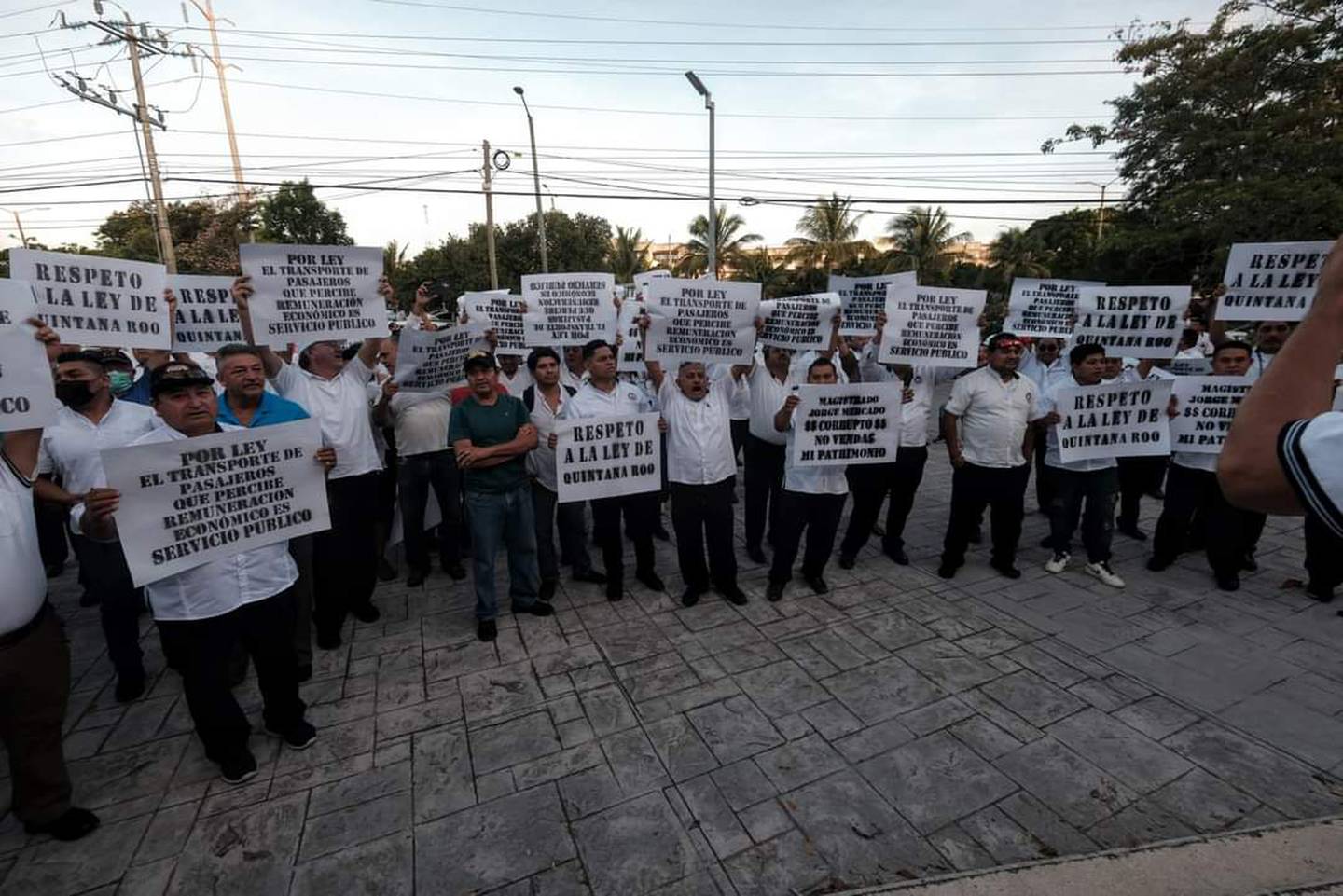 Taxistas protestan contra el posible regreso de Uber a Cancún