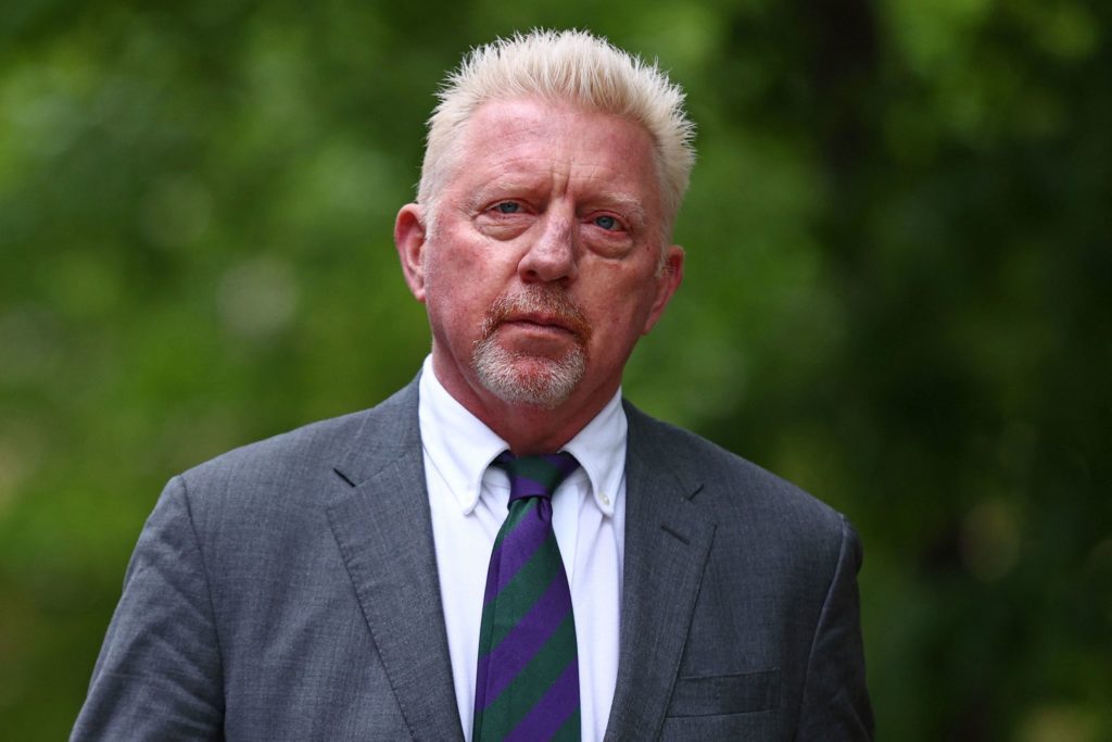 El extenista Boris Becker sale de prisión británica, pero espera deportación