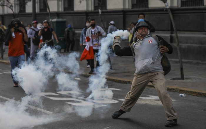 Más de 250 mexicanos varados en Perú por crisis política buscan ayuda: SRE