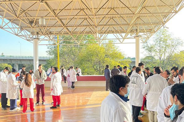 Médicos de Pemex inician paro laboral por pagos salariales injustos