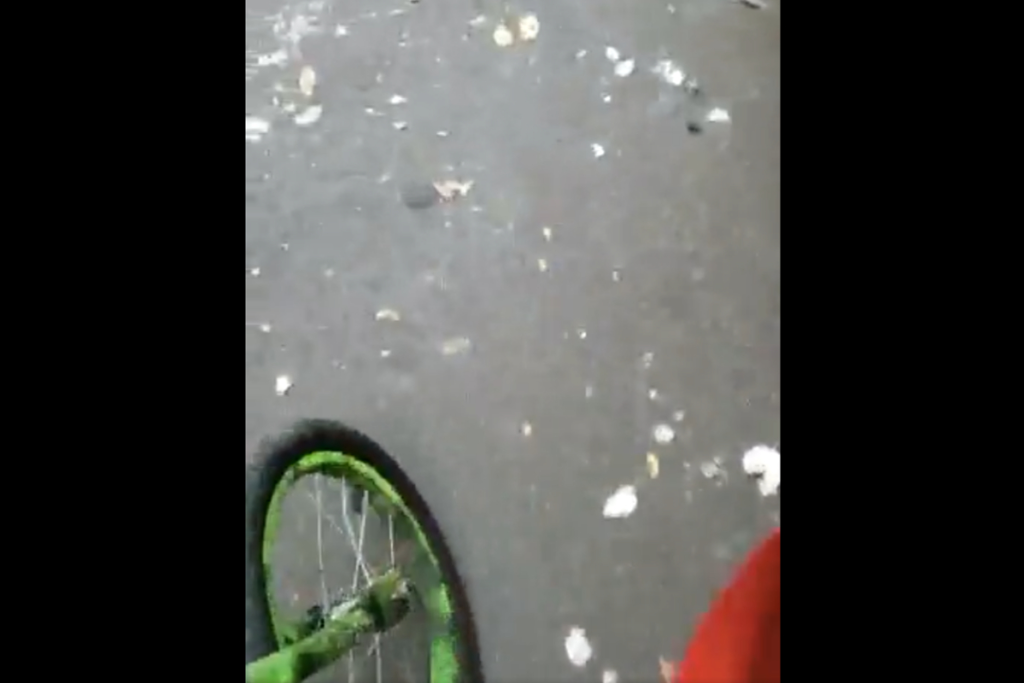 “Tu celular o te pico”: denuncian a niño que asalta a vecinos en Toluca #VIDEO