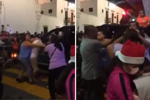 Desfile navideño en Veracruz termina en pelea campal #VIDEO