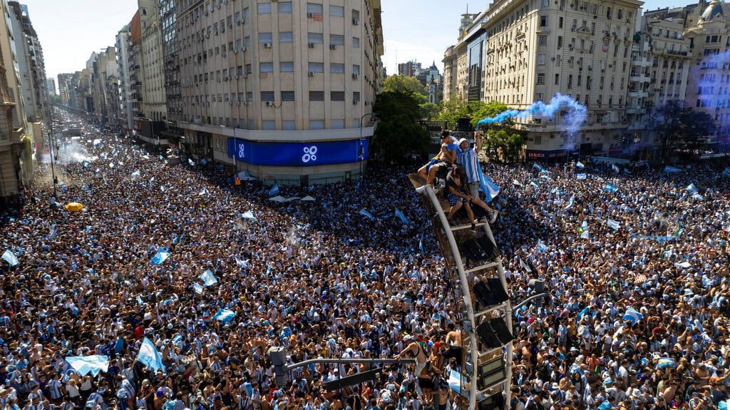 Festejos en Argentina por Copa Mundial cobran su primera muerte