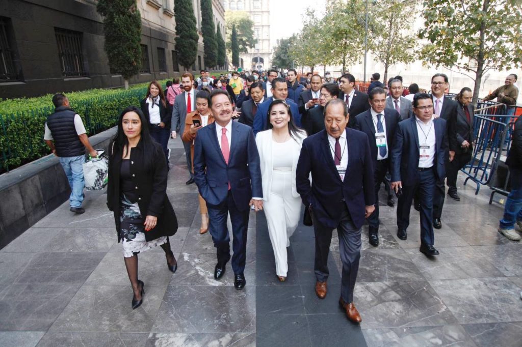 Arriban legisladores de Morena y aliados a Palacio Nacional para reunión con AMLO