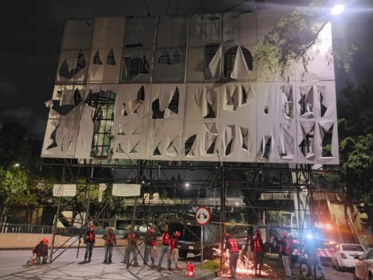 Gobierno CDMX ha retirado 285 espectaculares de azoteas y va por más