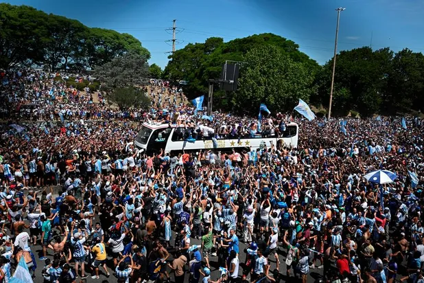 Selección de Argentina vuela en helicóptero ante aglomeraciones masivas #VIDEOS