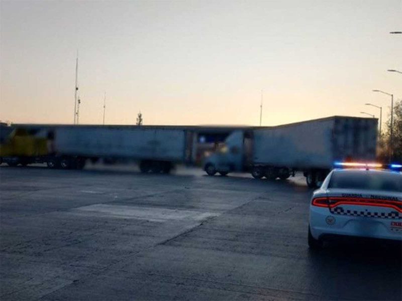 Transportistas bloquean la México-Querétaro; exigen más seguridad en carreteras